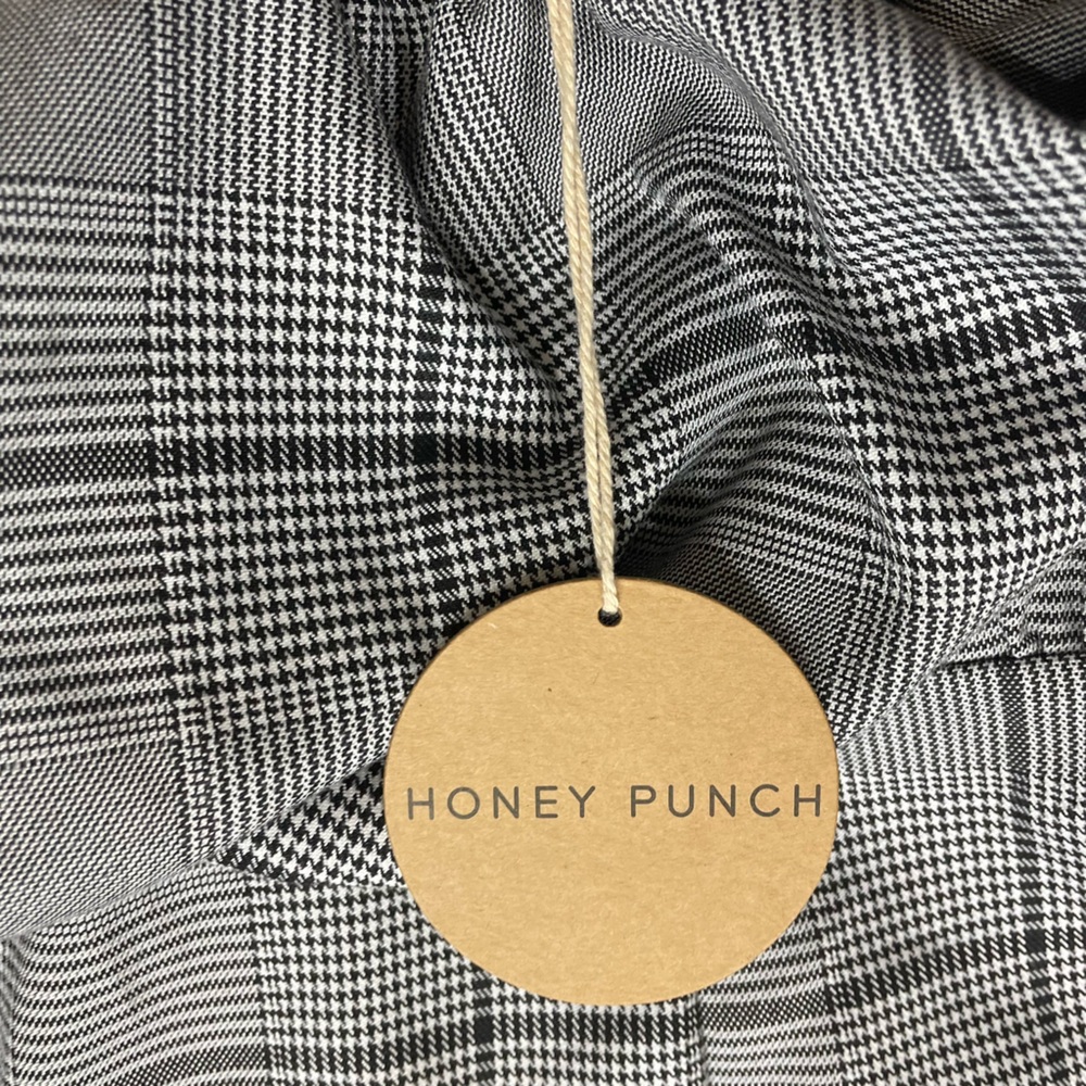 Honey Punch Off the Shoulders Houndstooth Mini Dress with Back Lace-Up NWT - Picture 9 of 11